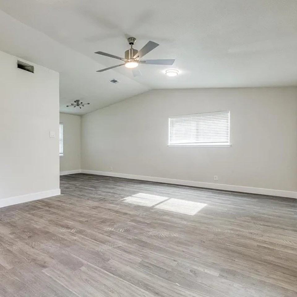 3709 Hilton Dr - Photo 3 of 19