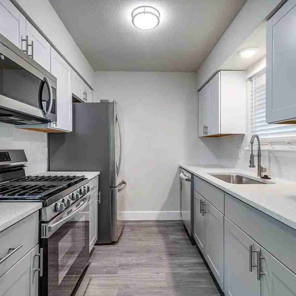 3709 Hilton Dr - Photo 5 of 19