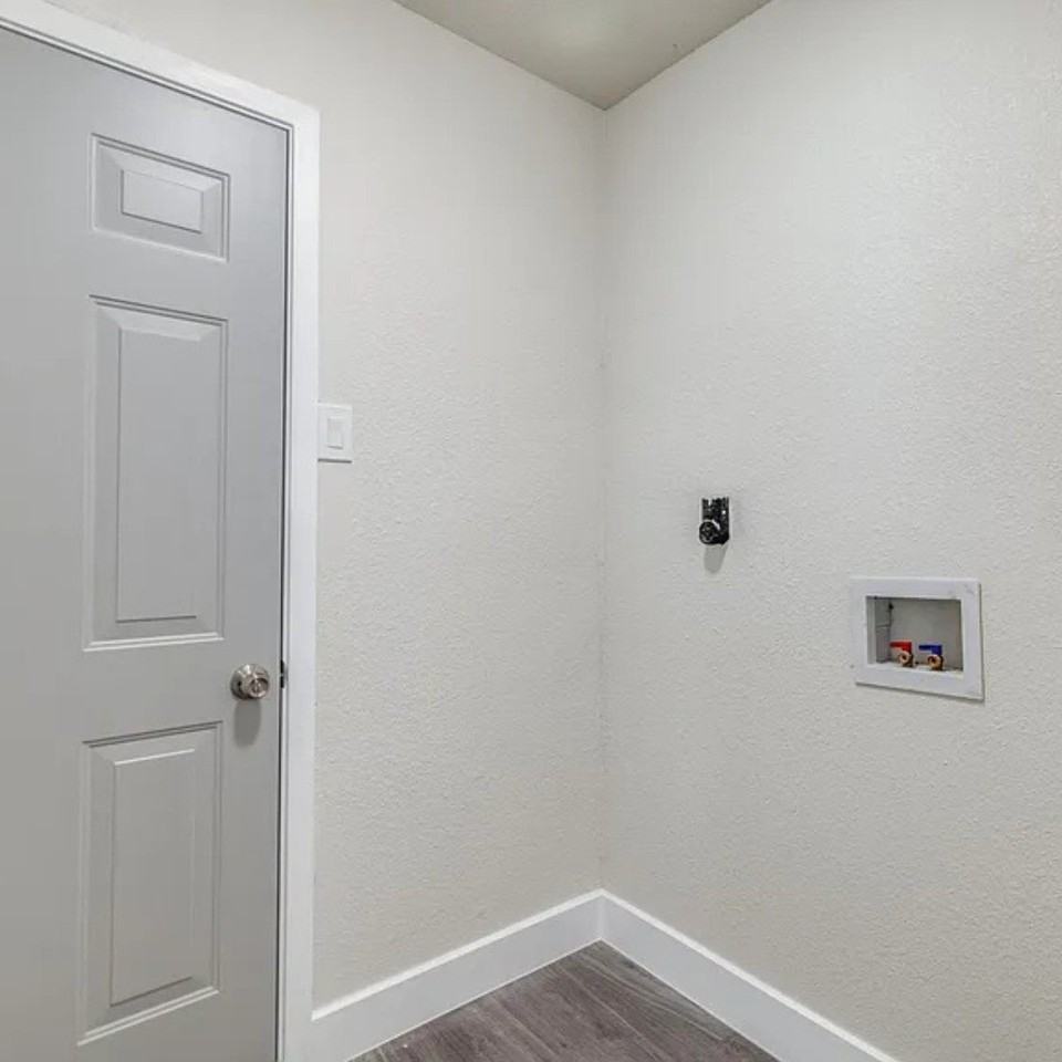 3709 Hilton Dr - Photo 7 of 19
