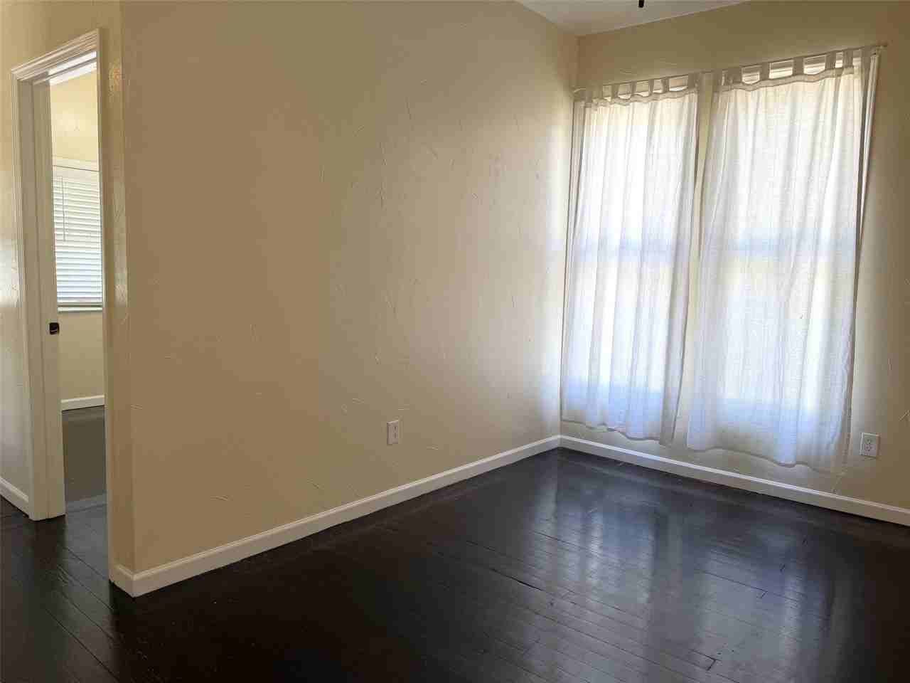 912 Oakland St - Photo 6 of 21
