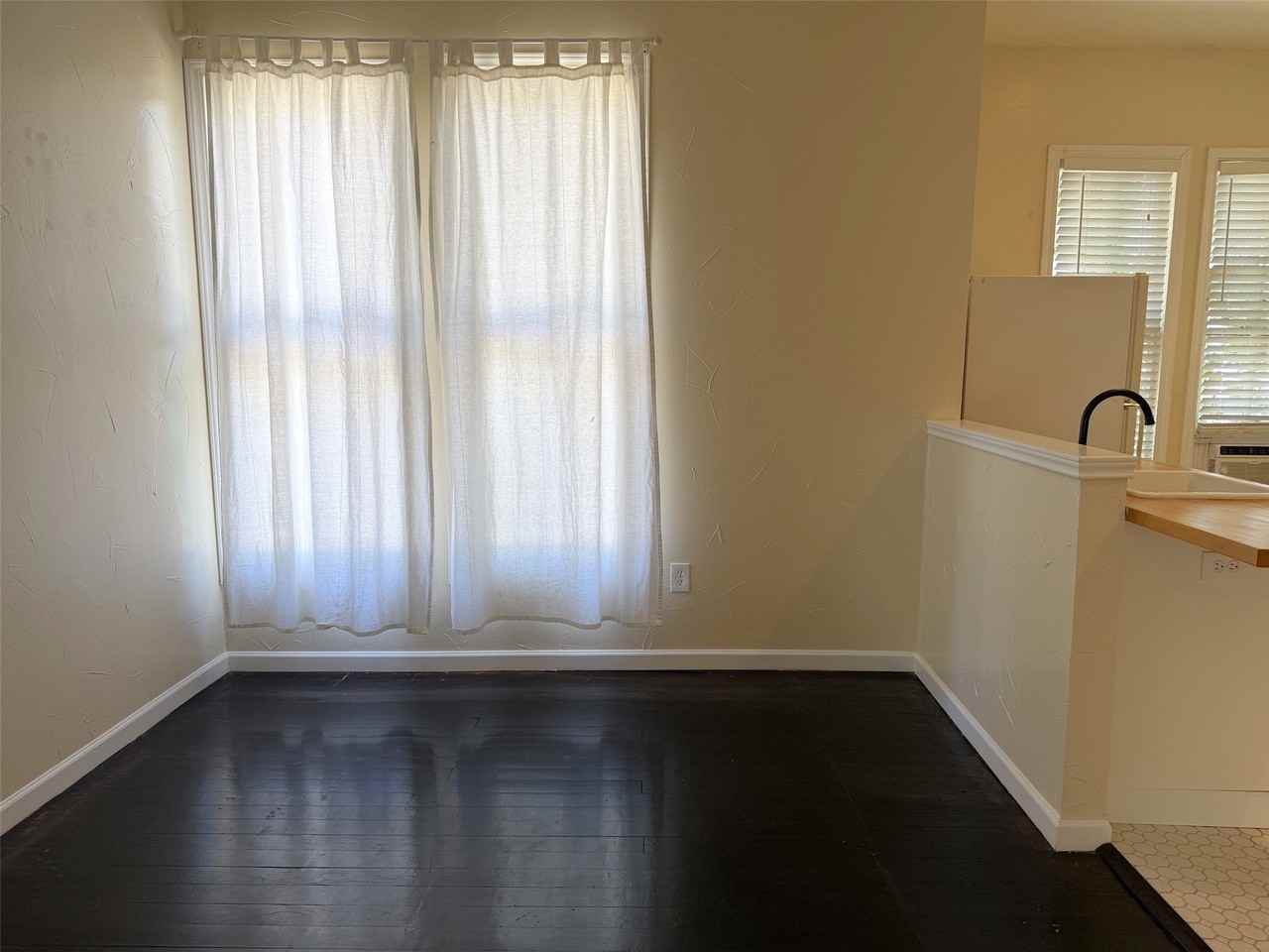 912 Oakland St - Photo 7 of 21