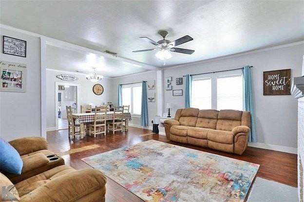 1010 Stowe St - Photo 3 of 12