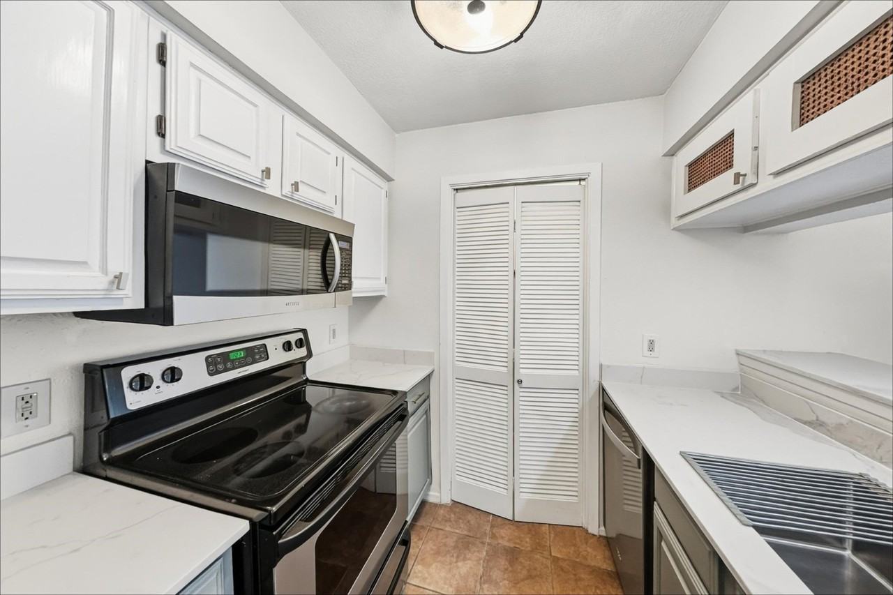 1108 Quail Valley Ln #221 - Photo 6 of 18