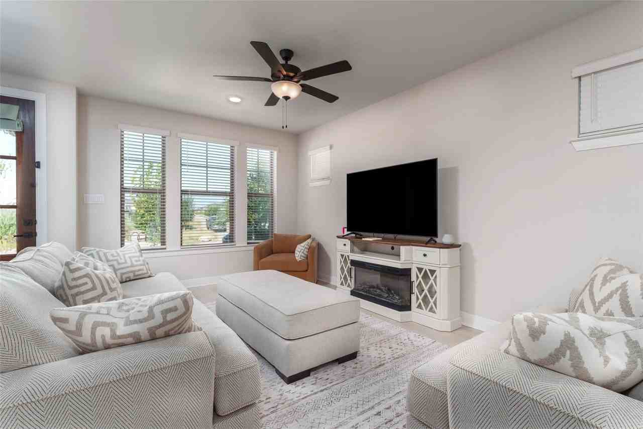 905 Carnation Dr - Photo 5 of 33