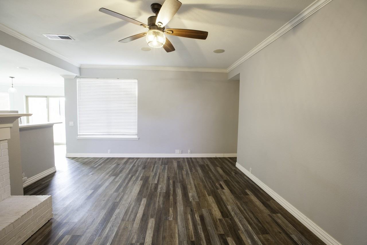 3103 Creekwood Dr - Photo 4 of 37