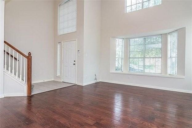 389 Ivan Dr - Photo 4 of 37