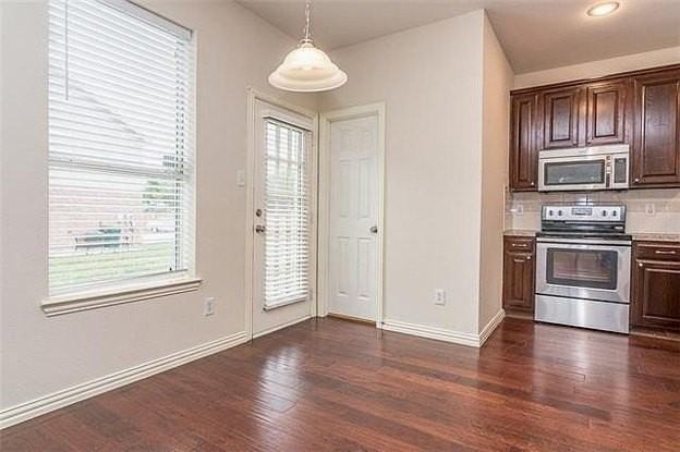 389 Ivan Dr - Photo 5 of 37