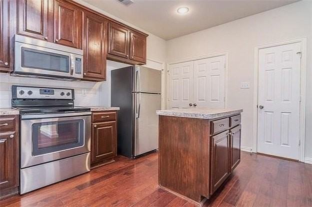 389 Ivan Dr - Photo 6 of 37