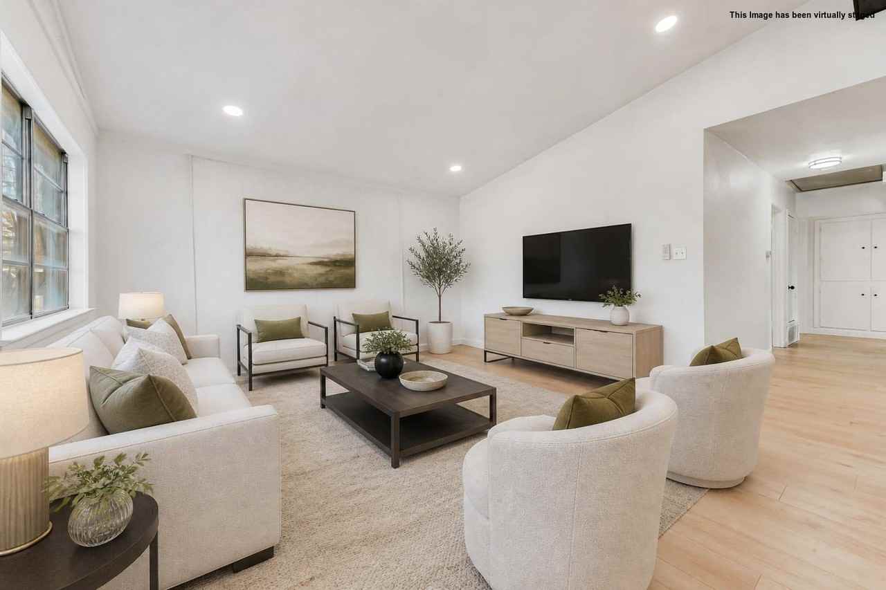 1105 W White Ave - Photo 2 of 7