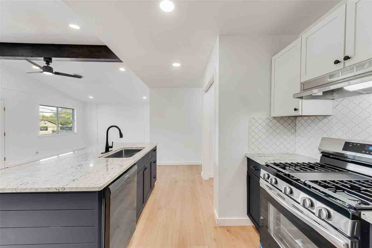 1105 W White Ave - Photo 3 of 7