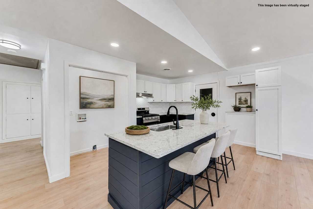 1105 W White Ave - Photo 4 of 7