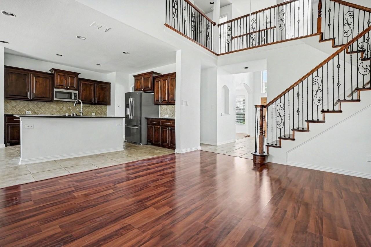 3023 Riverwood Ln - Photo 3 of 25