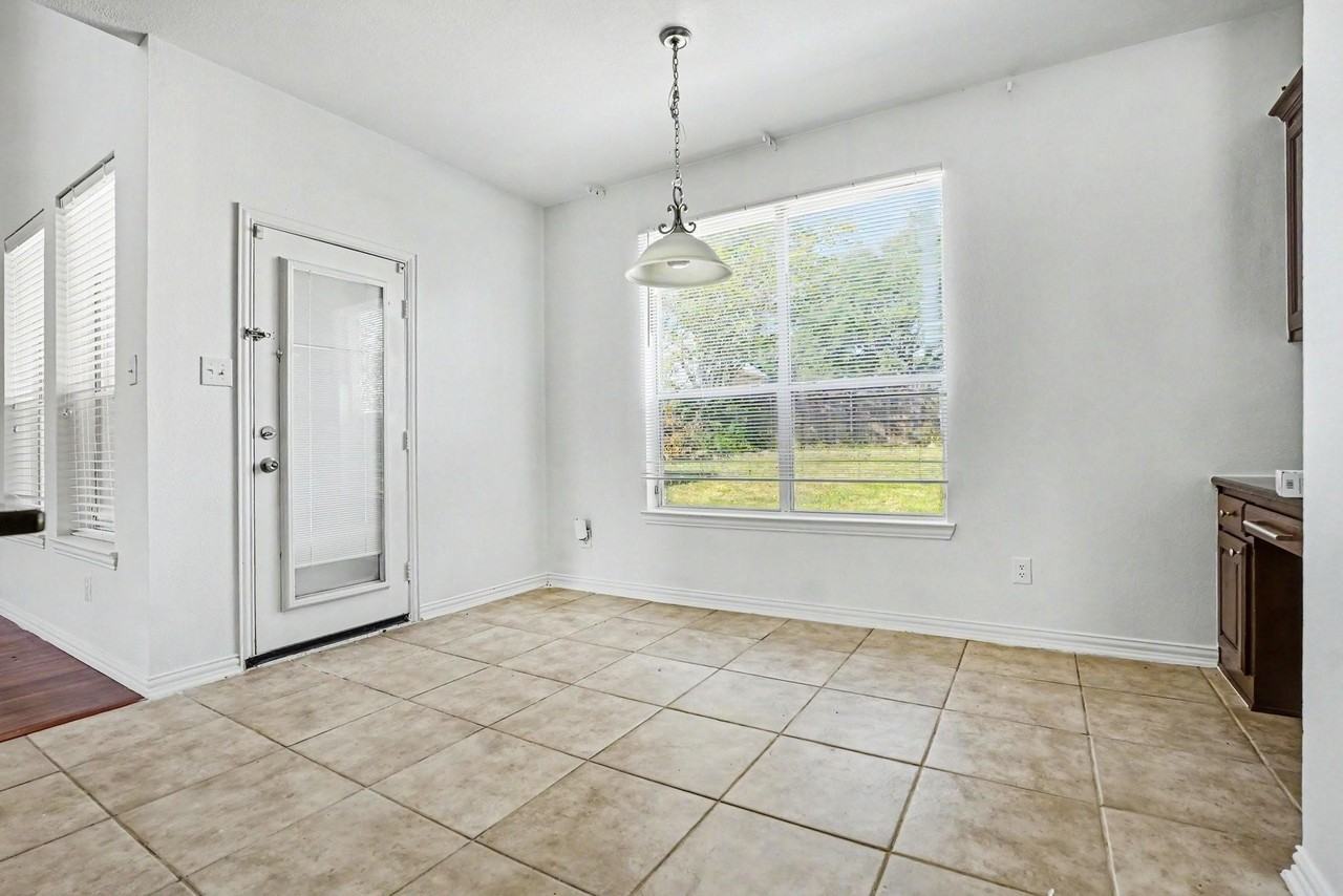 3023 Riverwood Ln - Photo 6 of 25