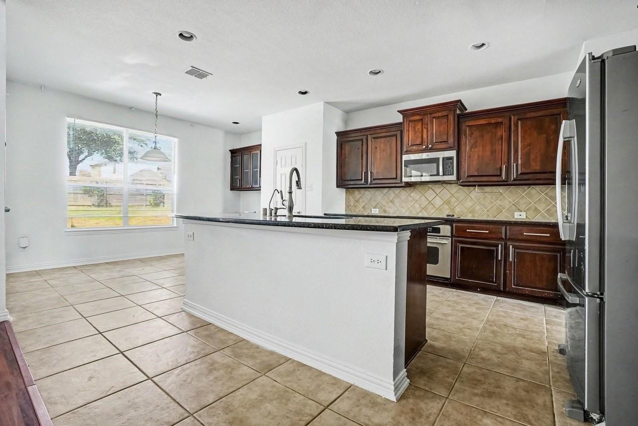 3023 Riverwood Ln - Photo 7 of 25
