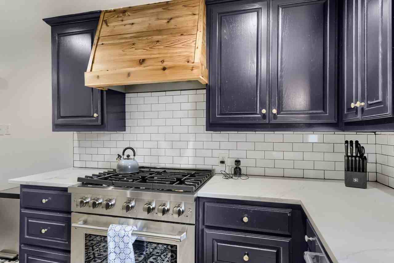 3042 Oxfordshire Ln - Photo 6 of 22