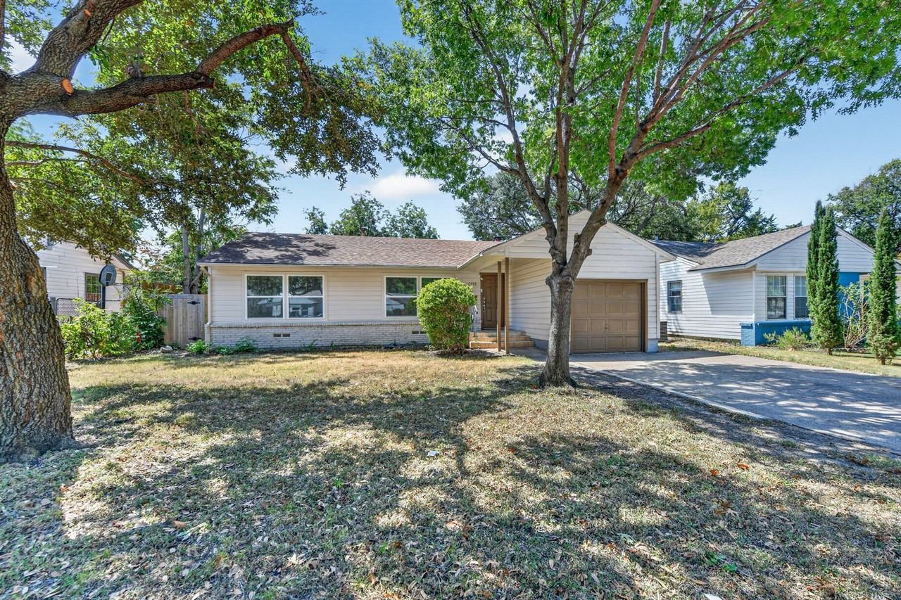 2358 Norwood Dr - Photo 2 of 31