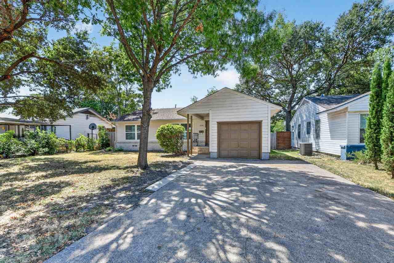 2358 Norwood Dr - Photo 3 of 31