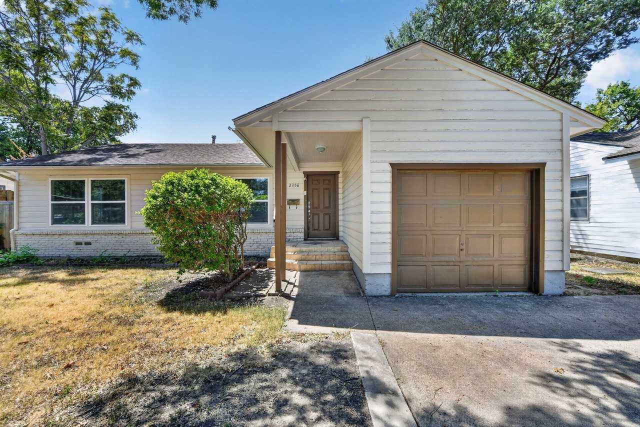2358 Norwood Dr - Photo 4 of 31