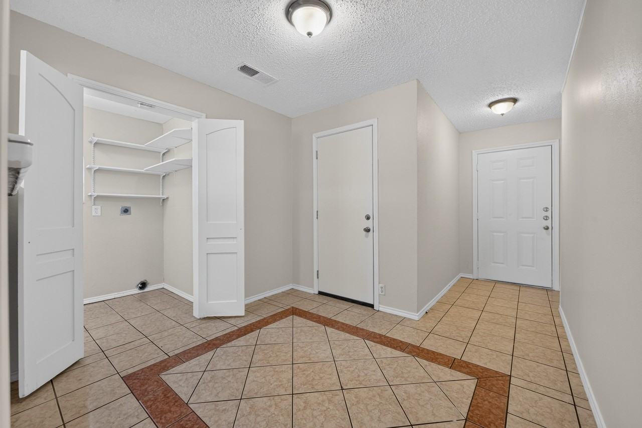 2358 Norwood Dr - Photo 5 of 31