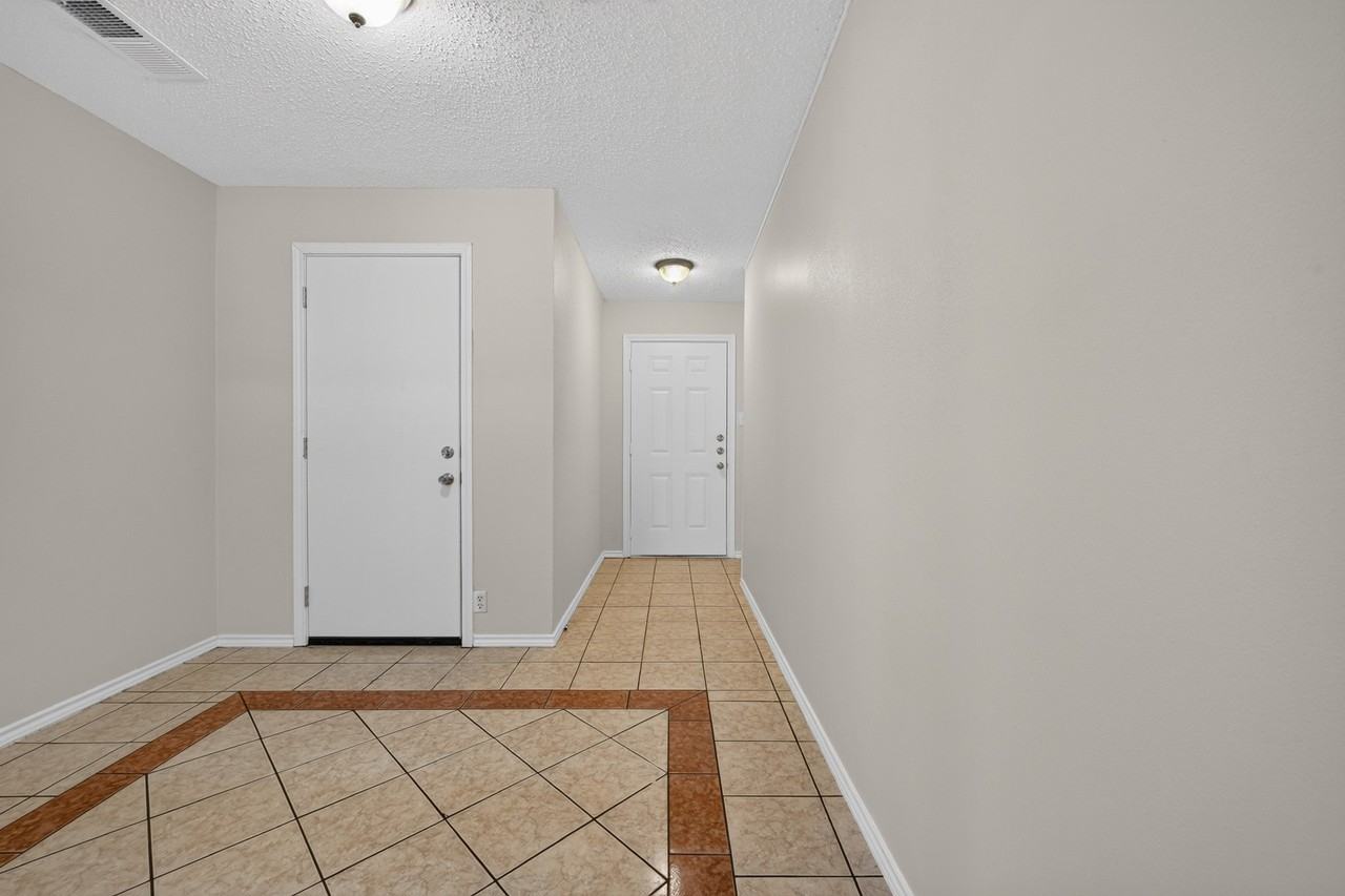 2358 Norwood Dr - Photo 6 of 31