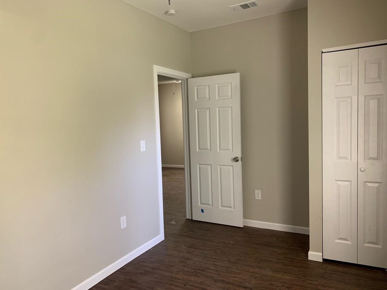 1012 Faye St - Photo 4 of 9