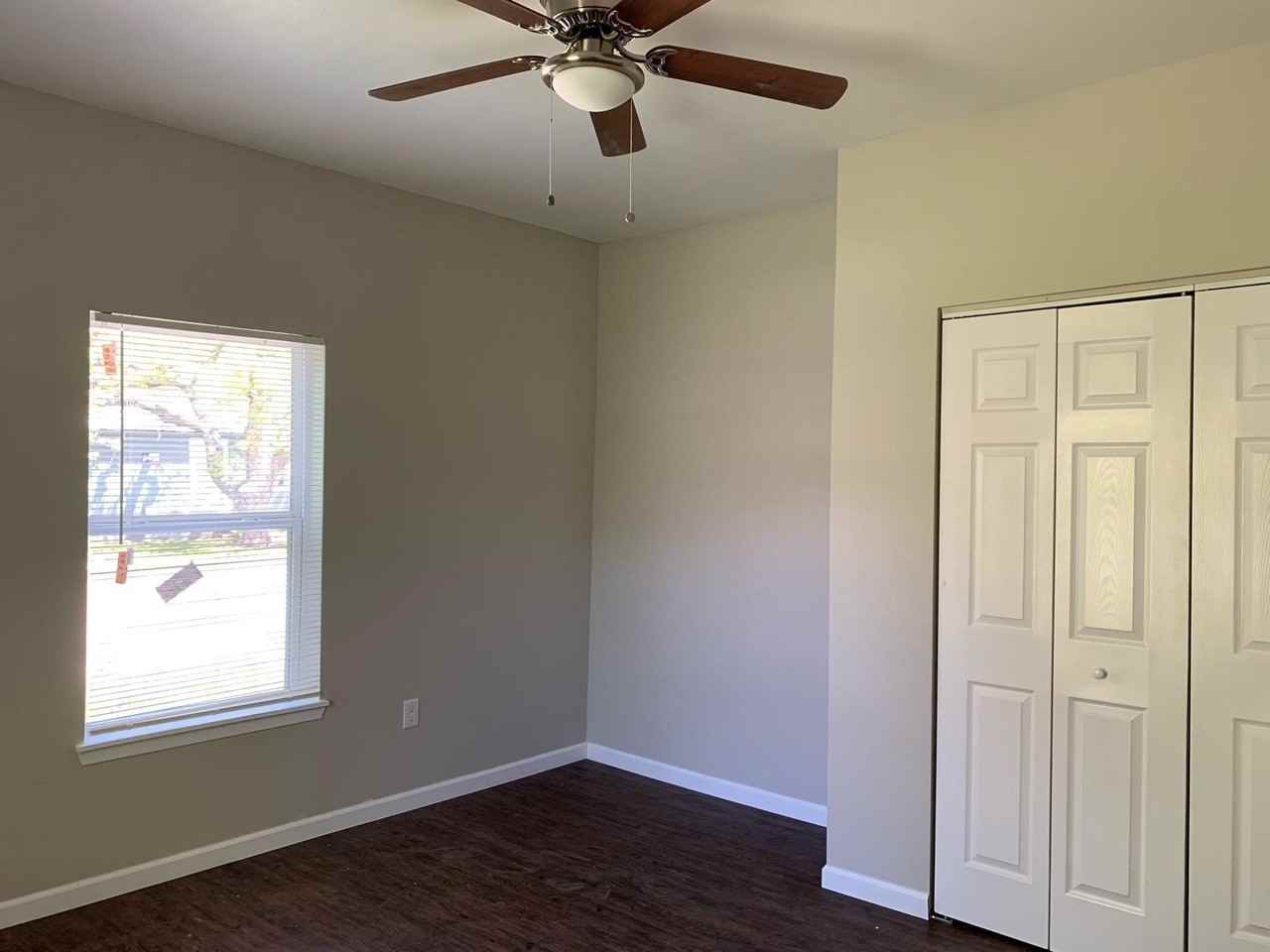 1012 Faye St - Photo 5 of 9