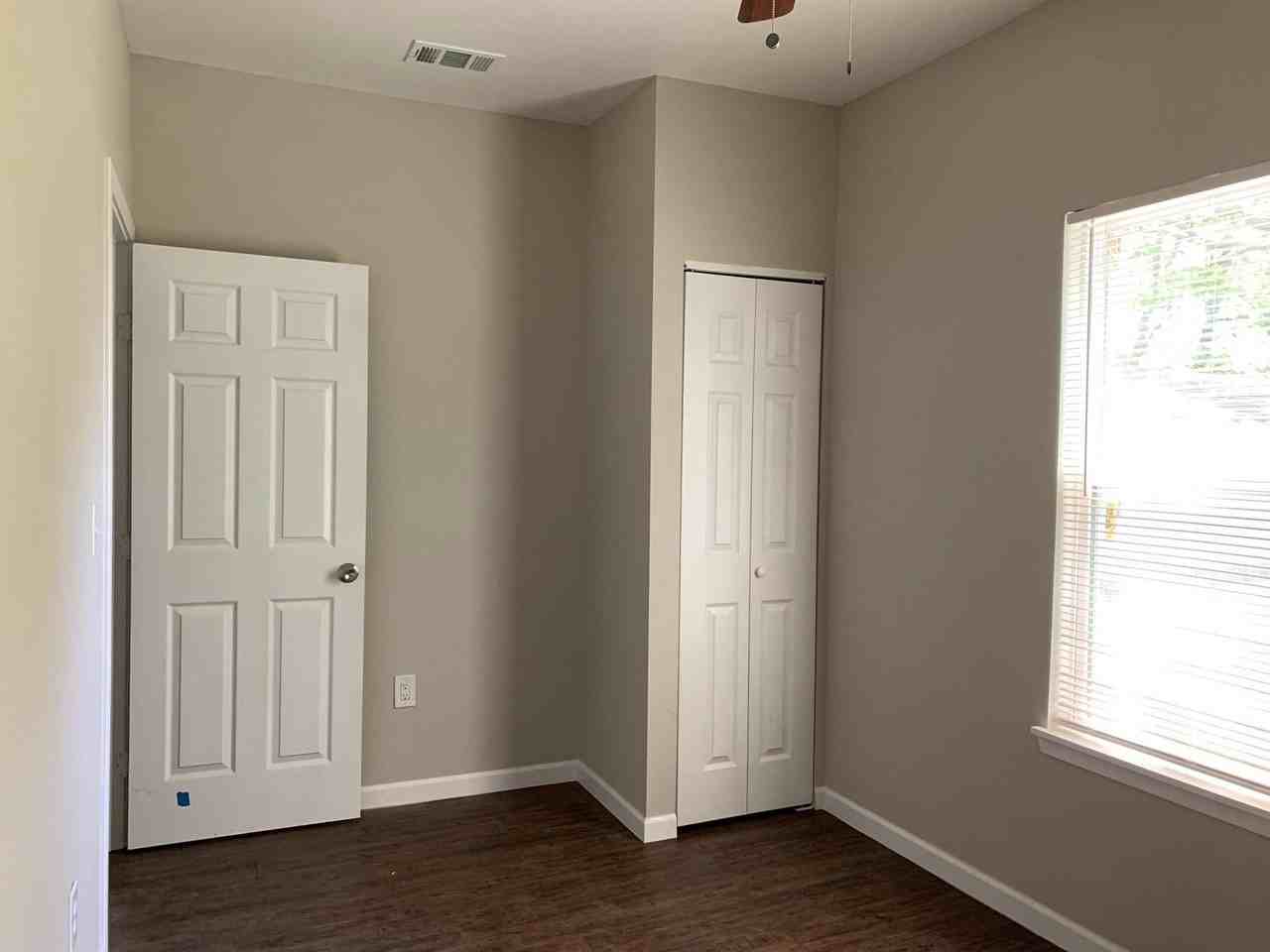 1012 Faye St - Photo 6 of 9