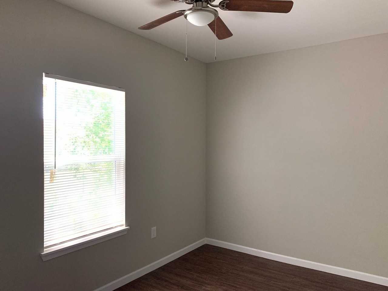 1012 Faye St - Photo 7 of 9