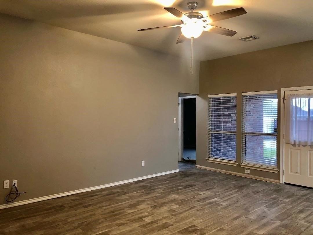 3311 Admiral Dr - Photo 6 of 12