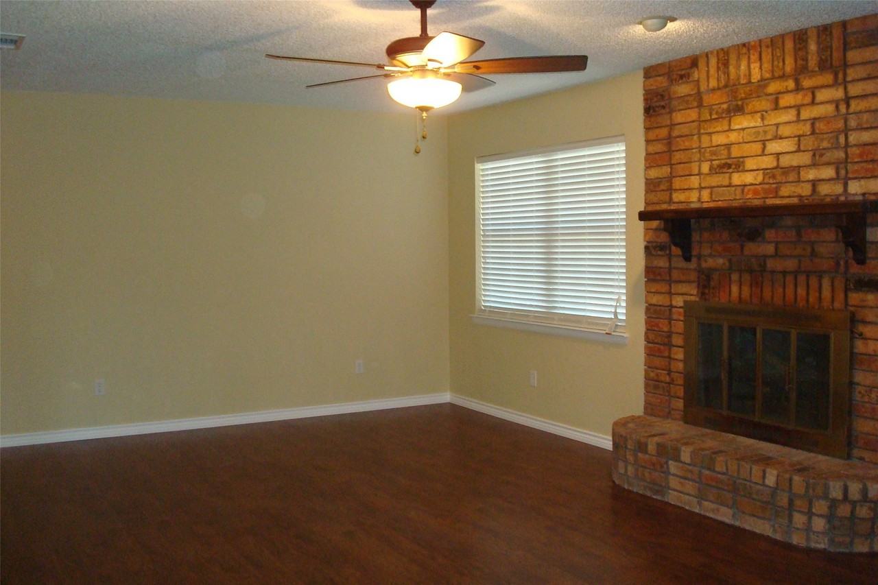 1029 Conchos Cir E - Photo 6 of 11