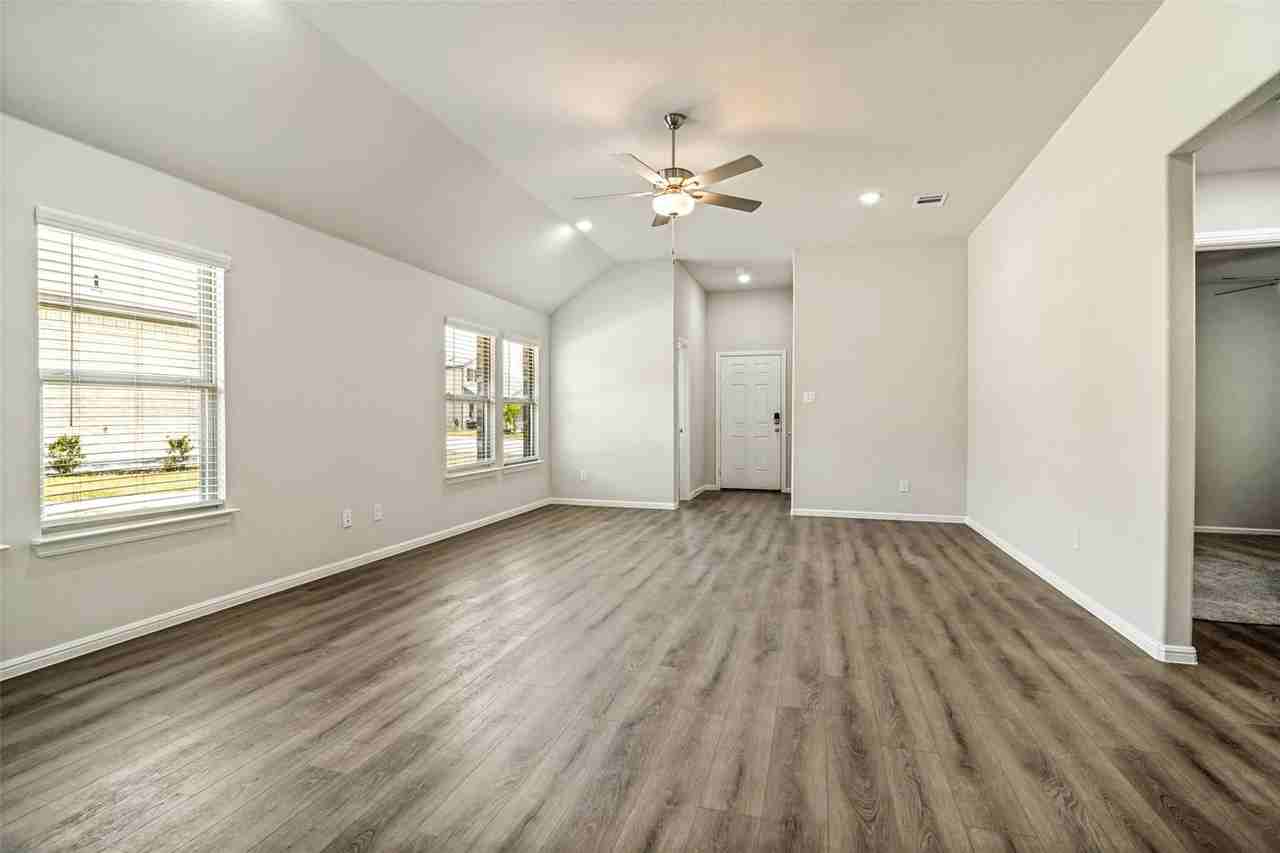 1801 Hazer Ln - Photo 4 of 23