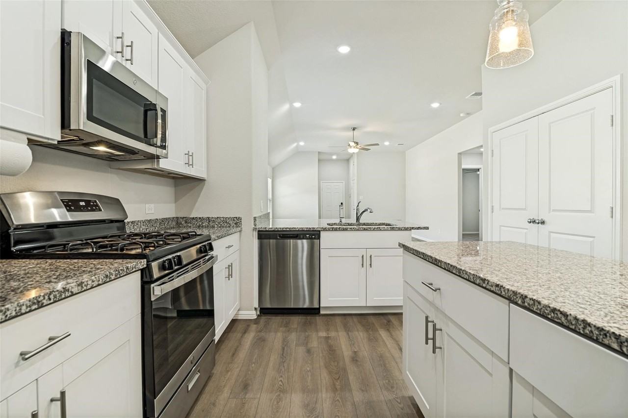 1801 Hazer Ln - Photo 5 of 23