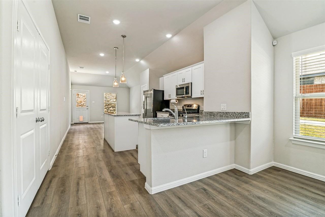 1801 Hazer Ln - Photo 6 of 23