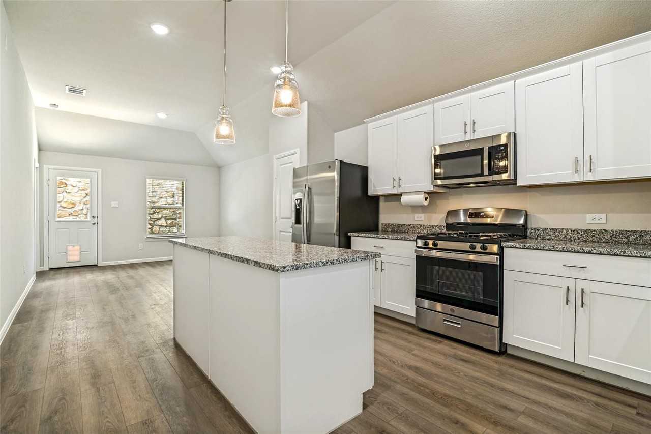 1801 Hazer Ln - Photo 7 of 23
