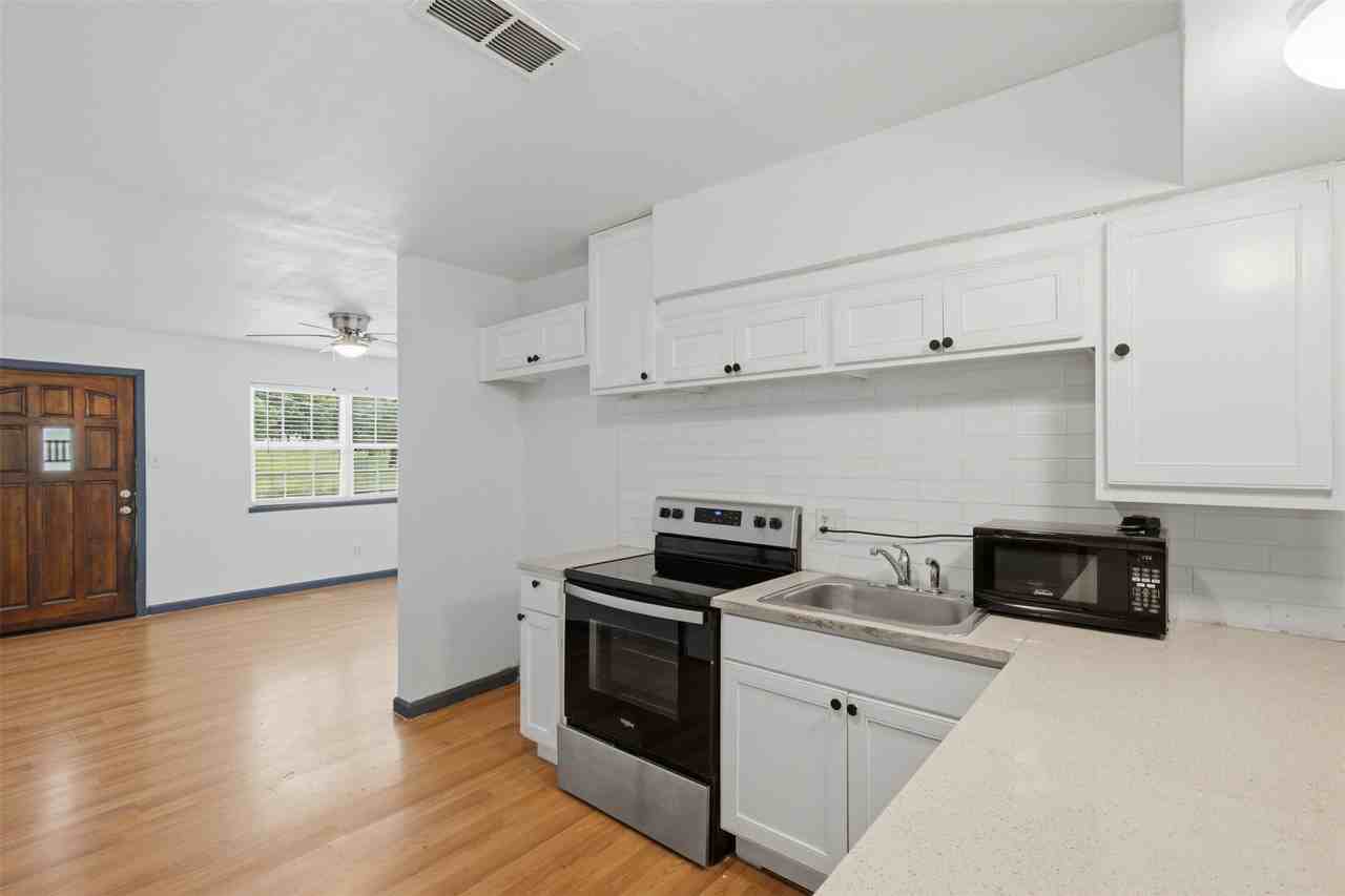 620 E Sears St - Photo 7 of 25