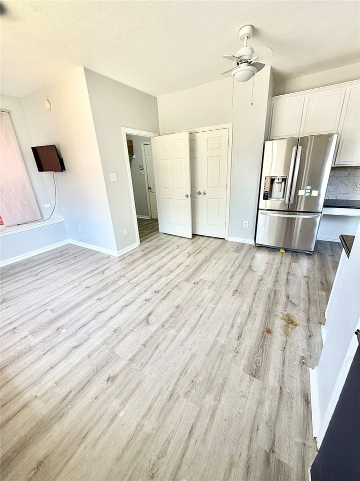 2501 Stetson Dr - Photo 3 of 23