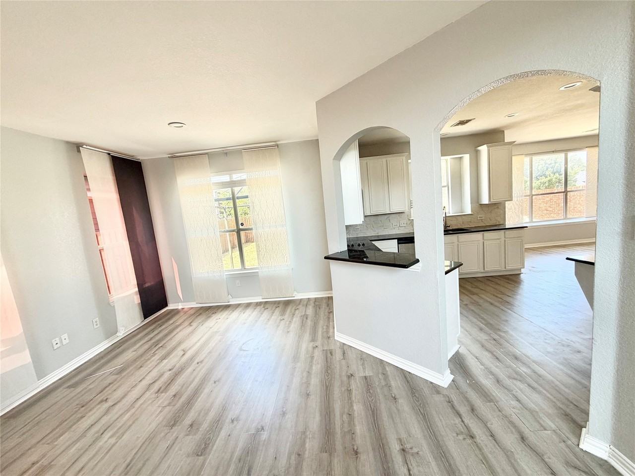 2501 Stetson Dr - Photo 6 of 23