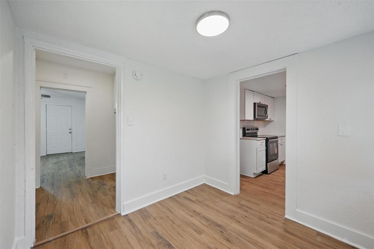 906 E Houston St - Photo 7 of 29