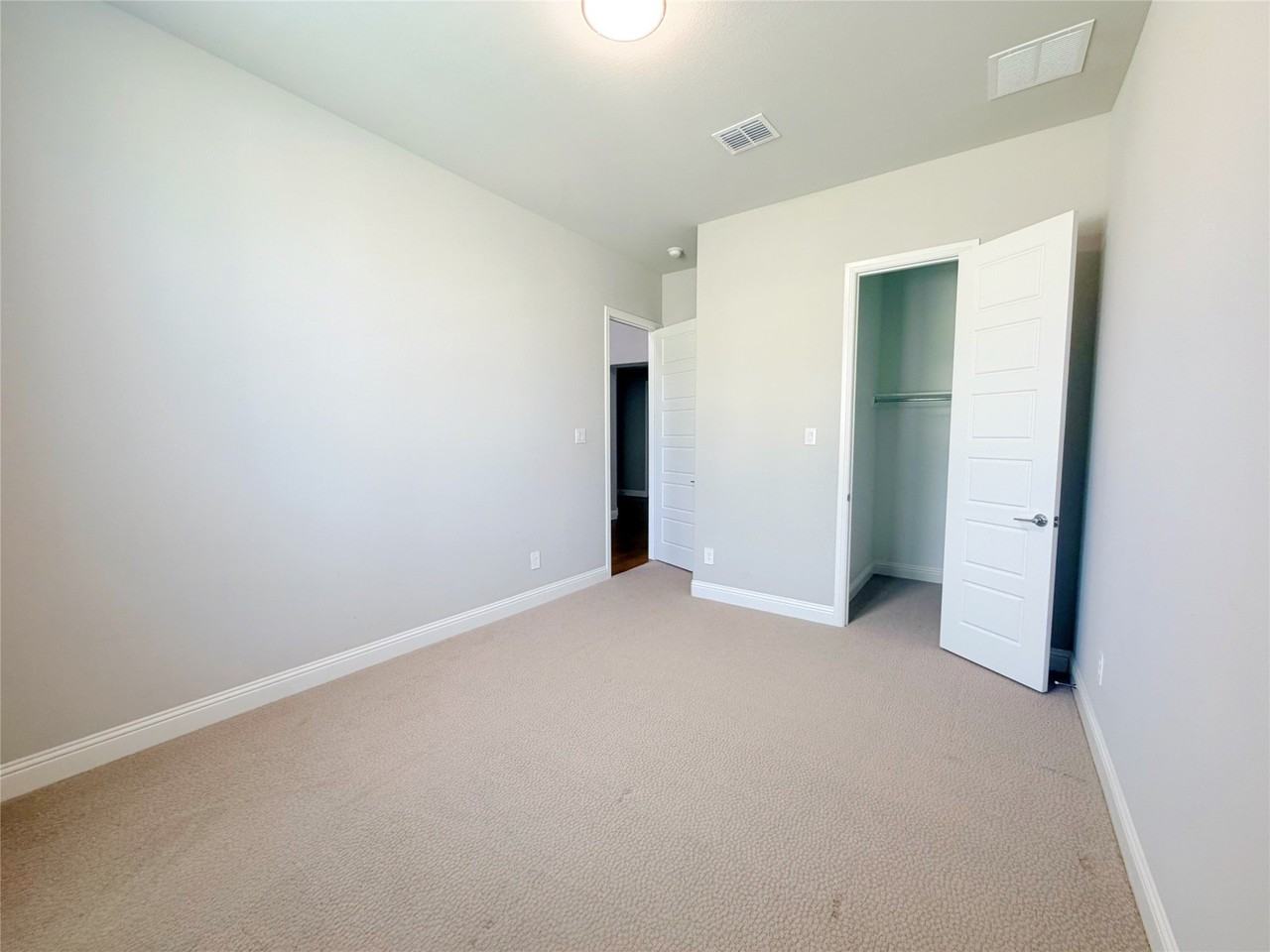 847 Calusa Dr - Photo 3 of 31