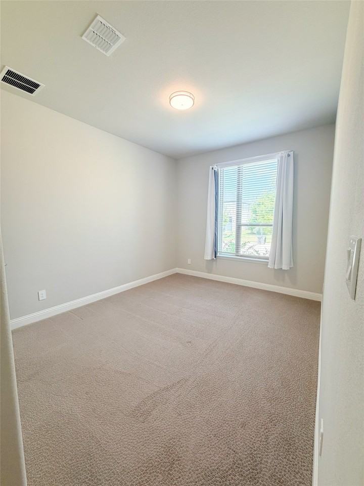 847 Calusa Dr - Photo 4 of 31