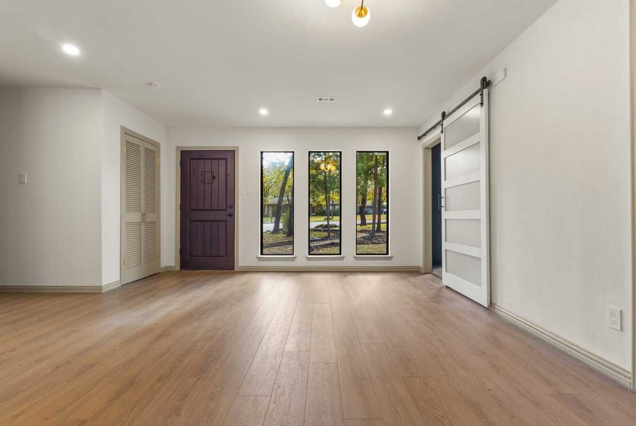504 Chisolm Ct - Photo 4 of 39