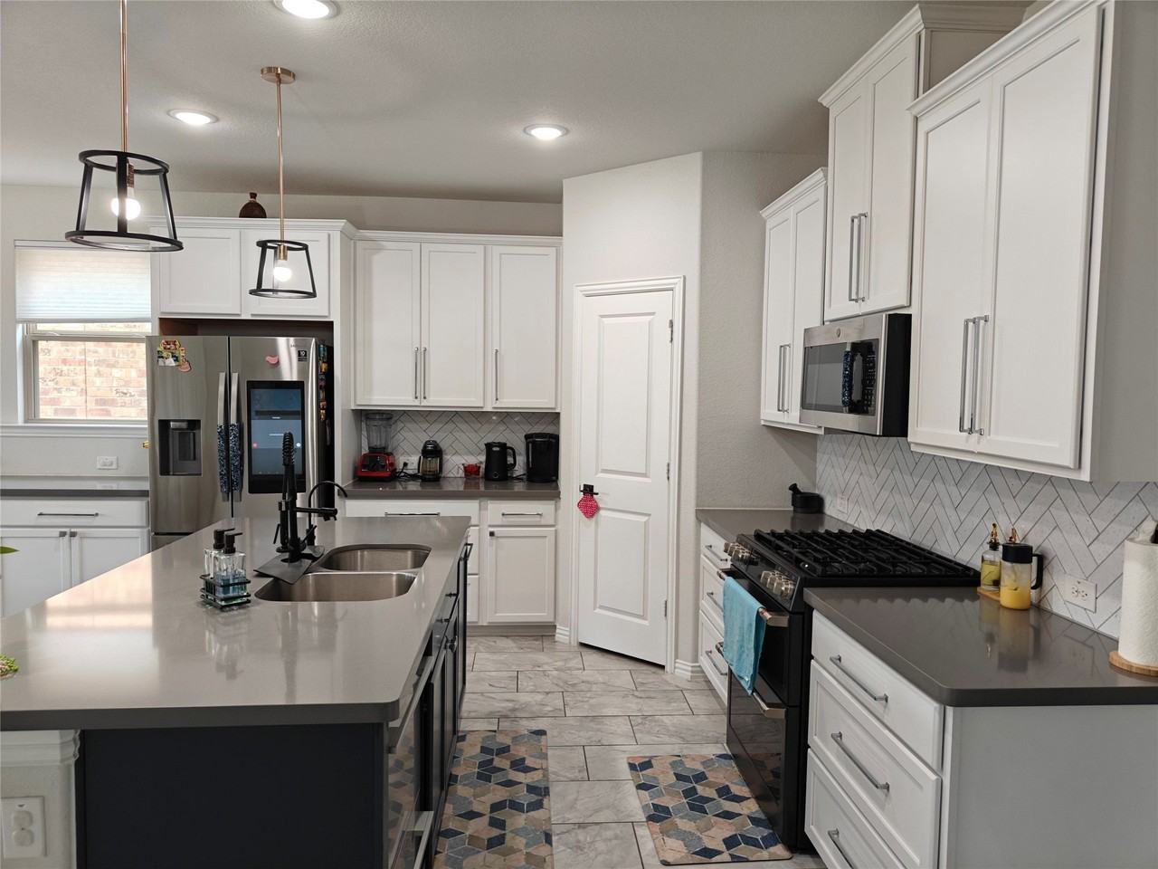 1001 Azure Ln - Photo 5 of 32