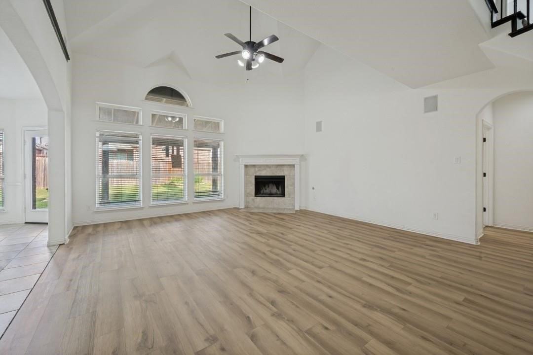 233 Chappellet St - Photo 4 of 35