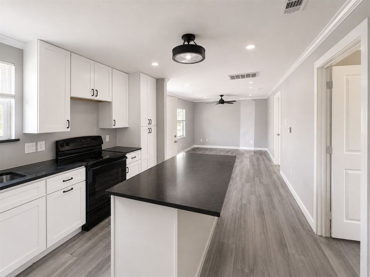 1306 Locust St - Photo 3 of 15