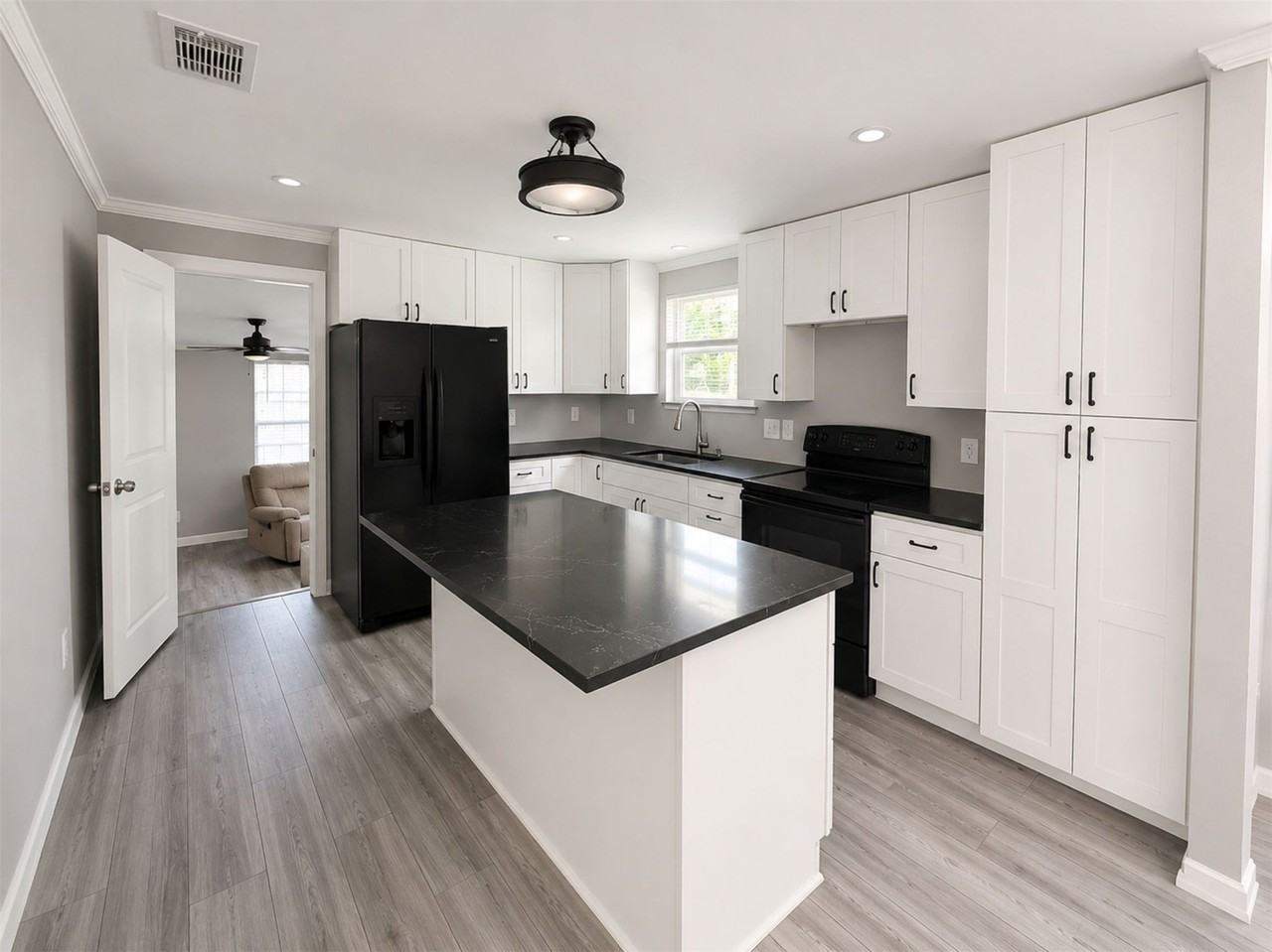 1306 Locust St - Photo 4 of 15
