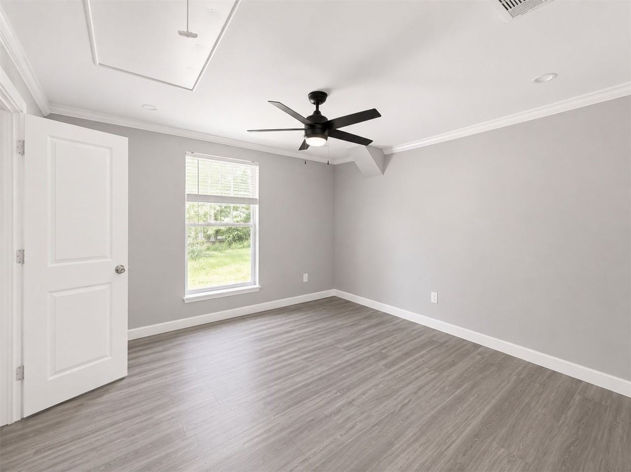 1306 Locust St - Photo 5 of 15