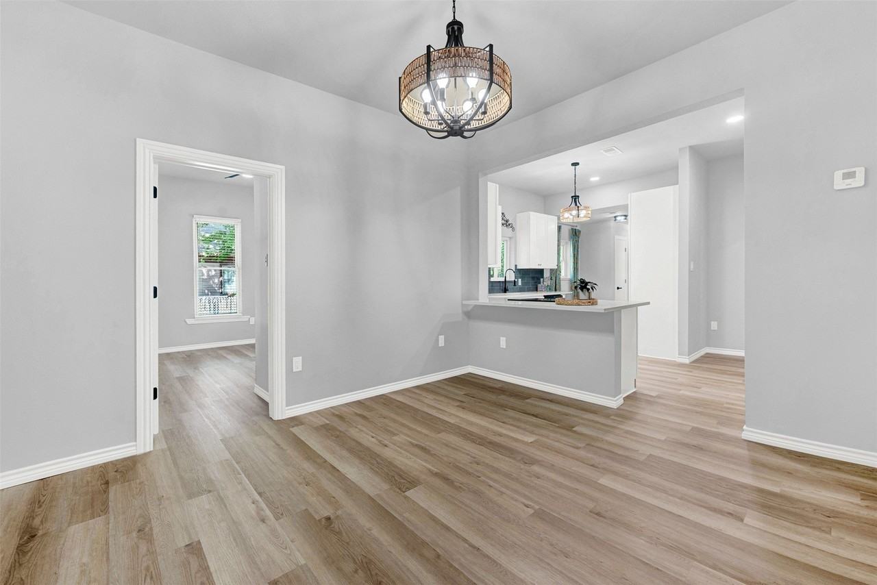 909 E High St - Photo 2 of 11