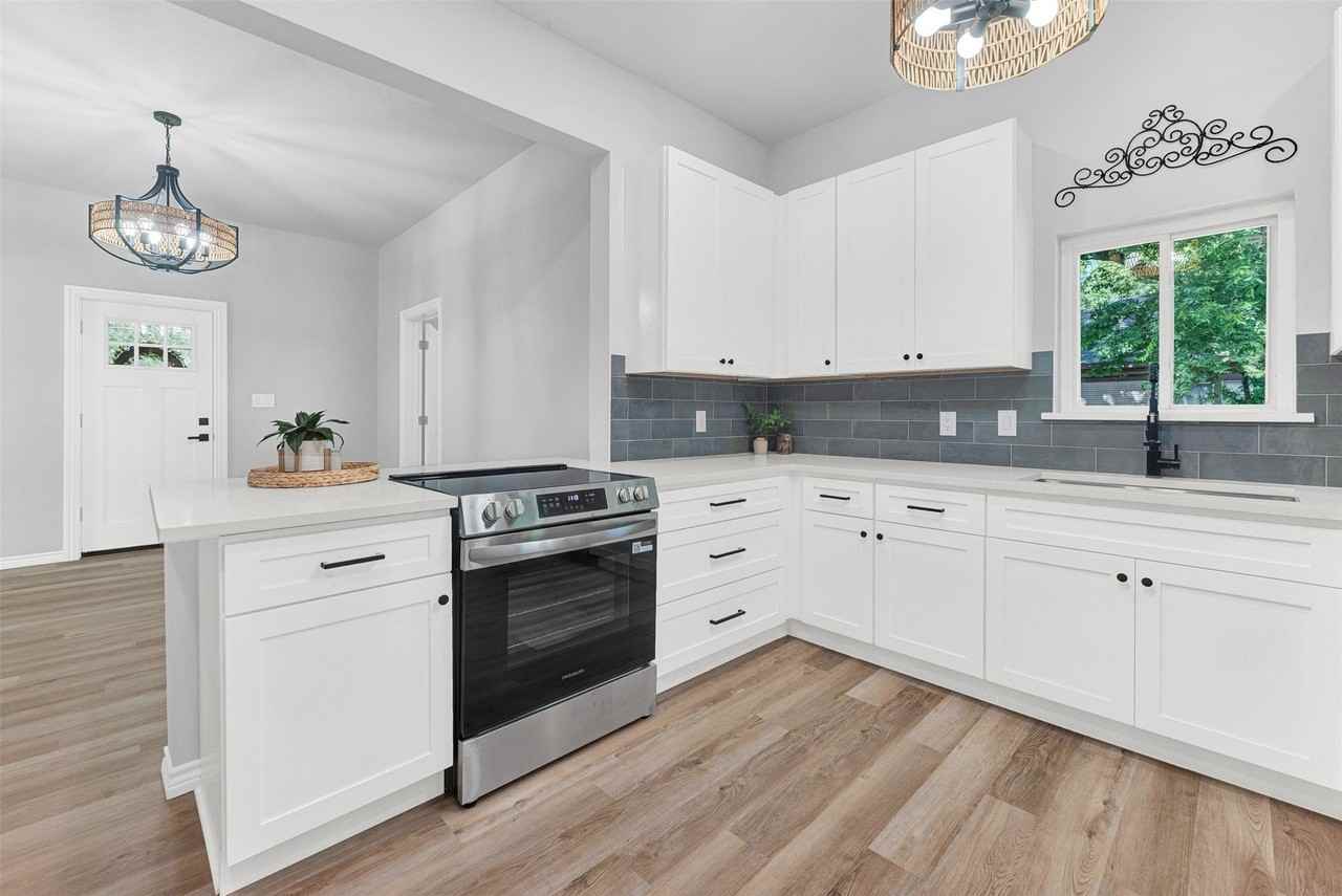 909 E High St - Photo 4 of 11