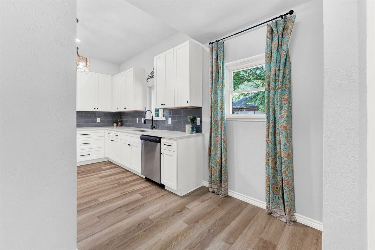 909 E High St - Photo 5 of 11