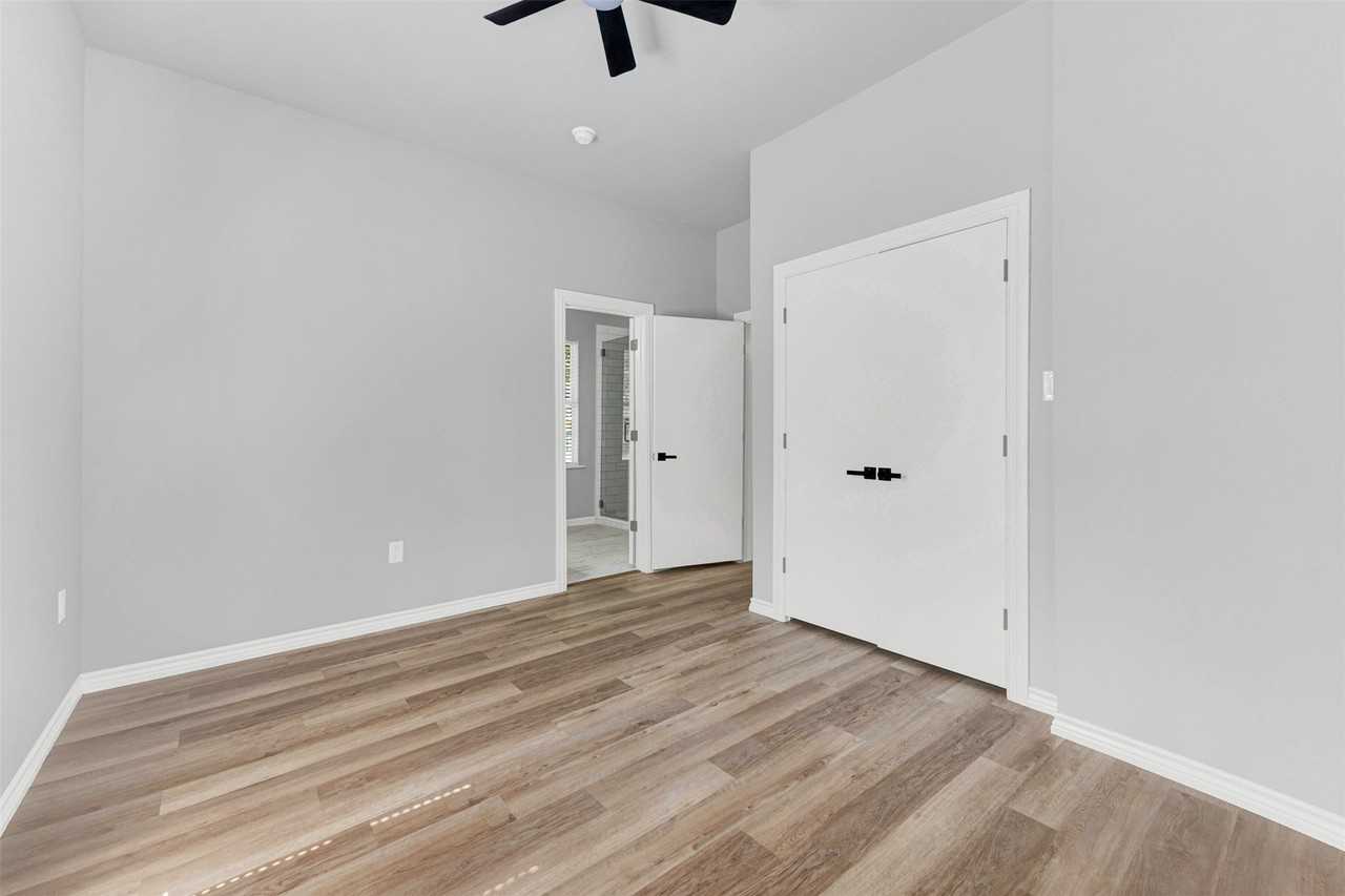 909 E High St - Photo 7 of 11
